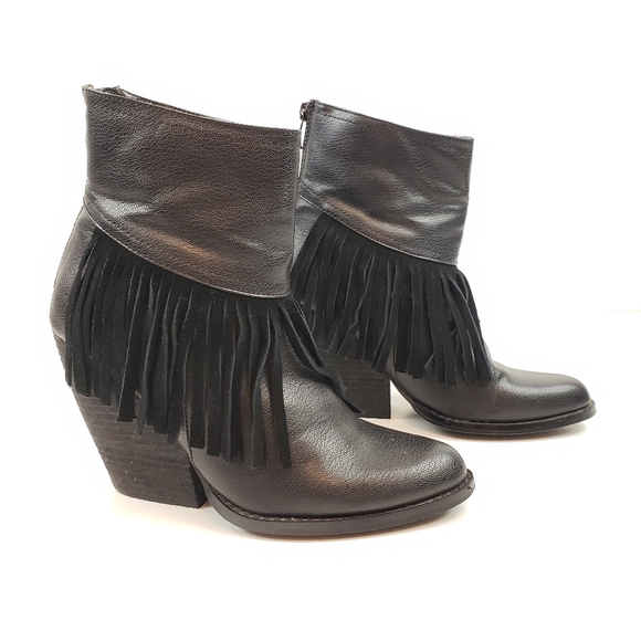 Very Volatile Shoes - ❗5/$25 SALE❗Very Volatile Khloe Fringe Ankle Boot